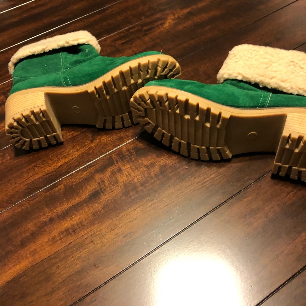 Green faux suede , faux fur boots. Size 38, 7.5 - Picture 2 of 4